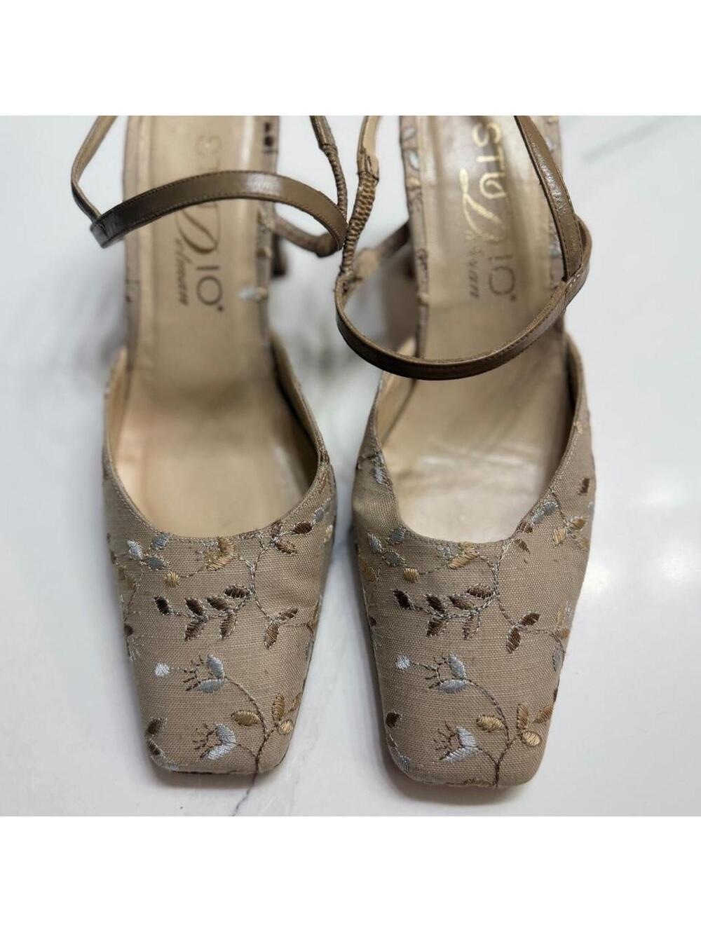 Women's Tan and Gold Other-footwear
